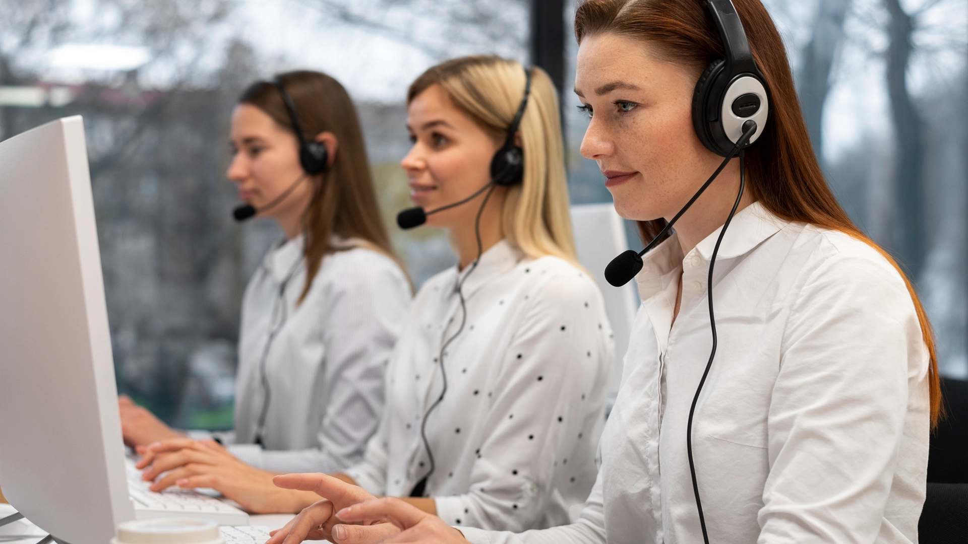 IA no atendimento ao cliente auxiliando agentes em contact center